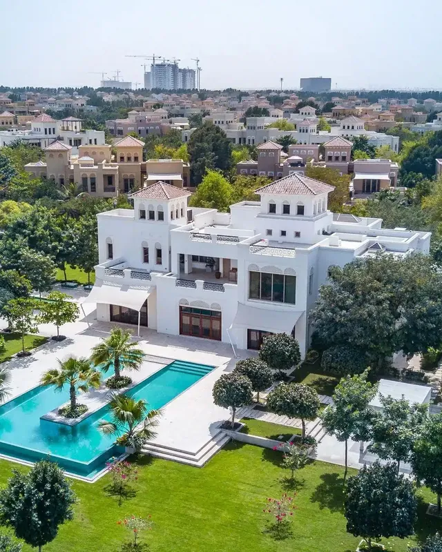 Vista aérea de una villa en Al Barari, Dubái