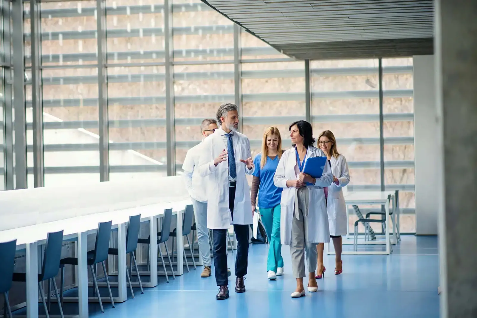 Médicos en un hospital de Dubái